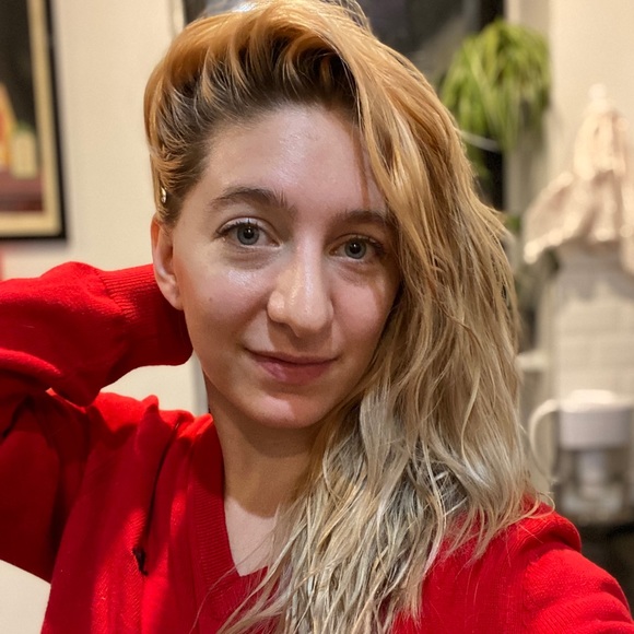 Meet your Posher, Danielle - Picture 1 of 1